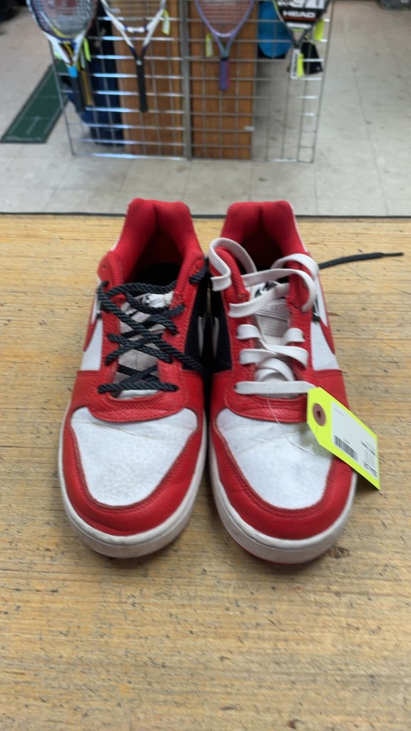 Nike White and Red Sneakers - Size 7