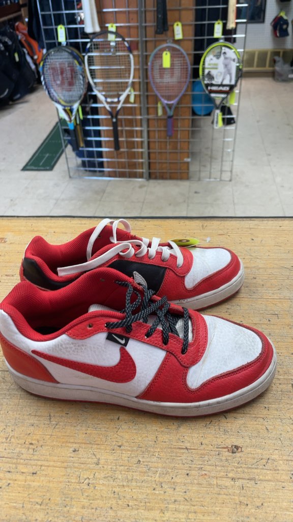 Nike White and Red Sneakers - Size 7