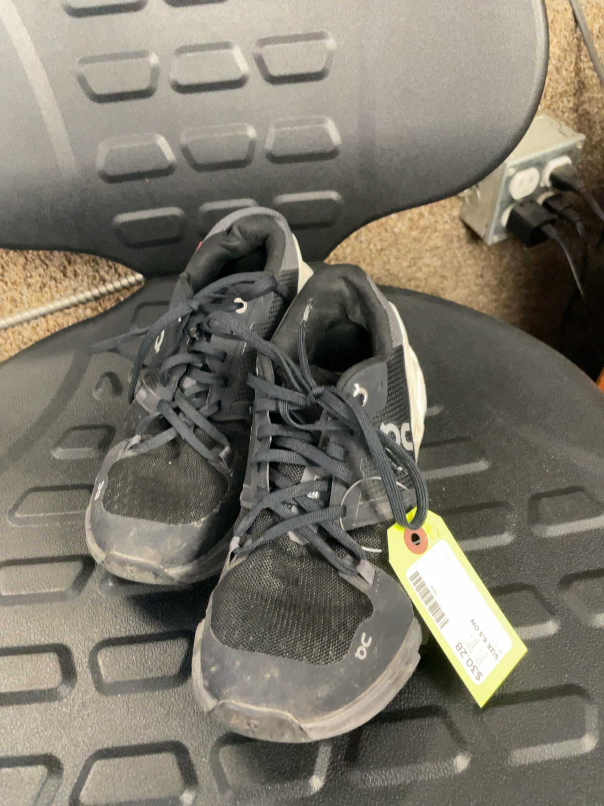On Cloud Running Shoes - Black - Size 6.5