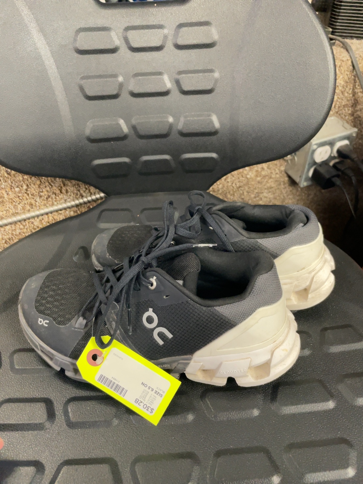 On Cloud Running Shoes - Black - Size 6.5