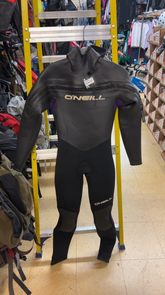 O'Neill Women's XTS 5/3mm Hooded Full Wetsuit - Good Condition