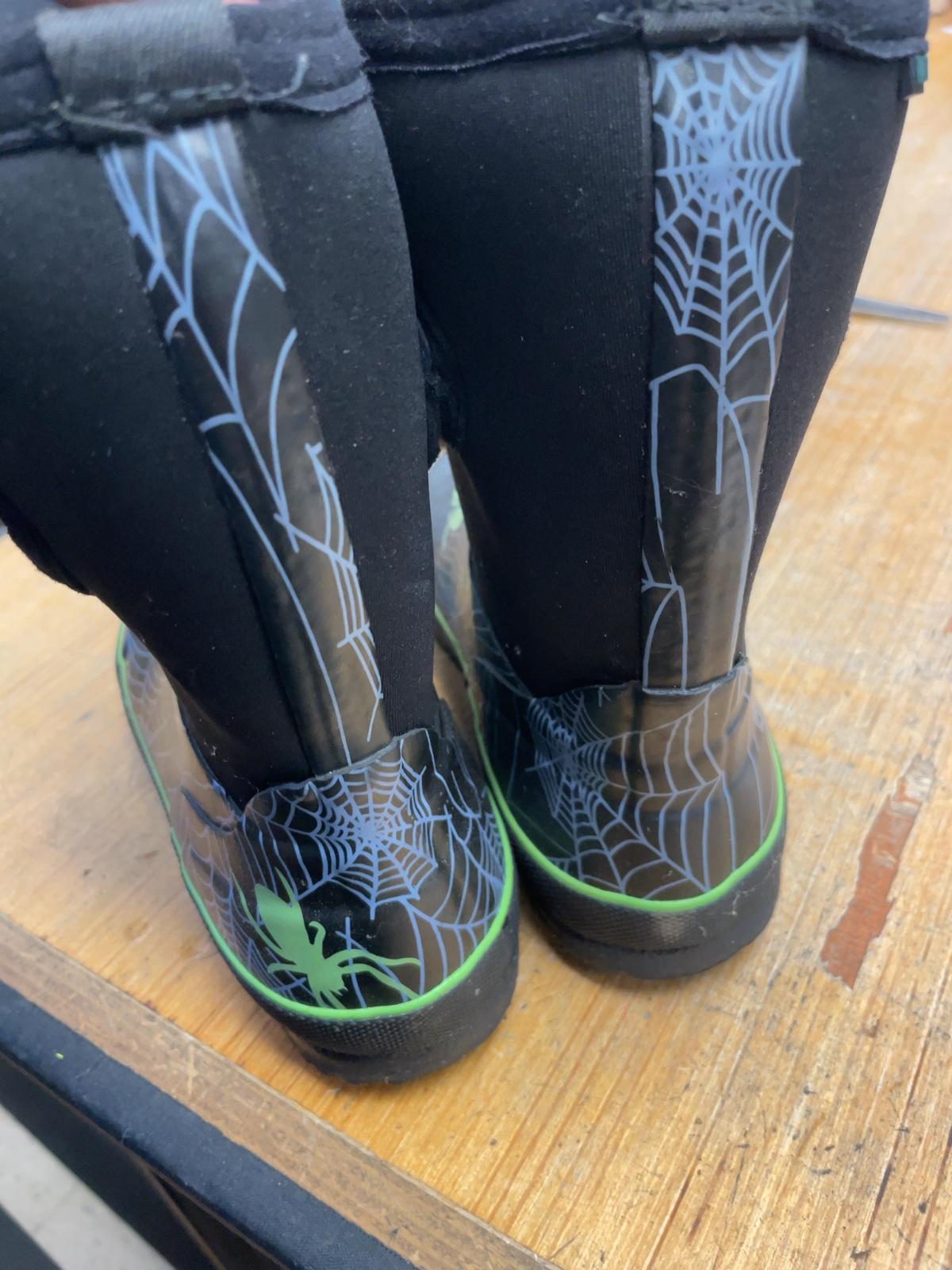 Outback Size 3 Black Spiders Rain Boots
