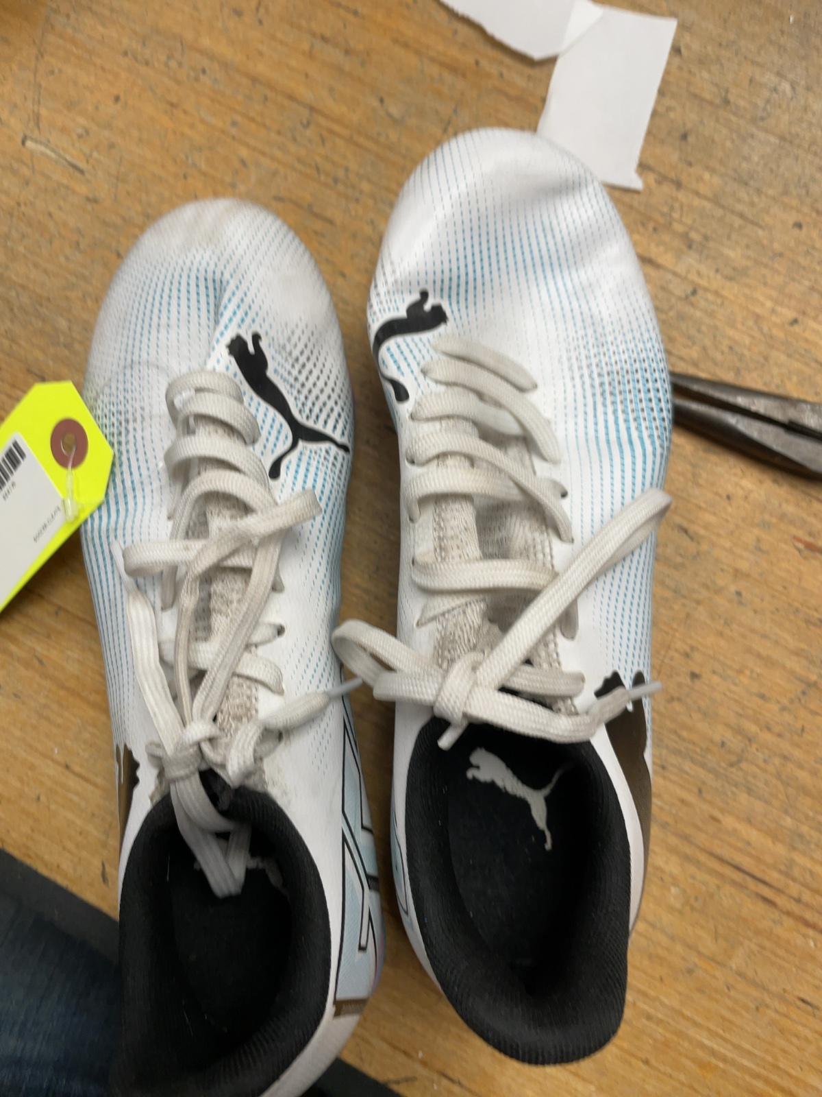 Puma Soccer Cleats Size 4 White/Blue
