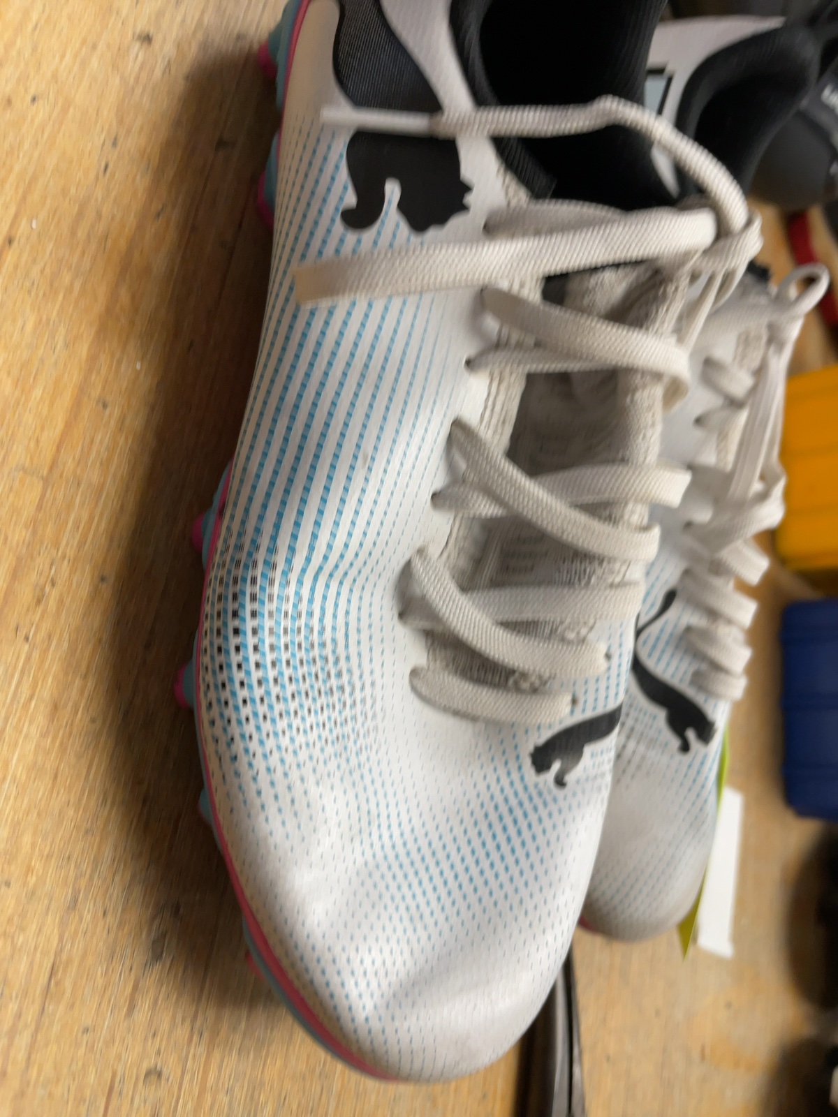 Puma Soccer Cleats Size 4 White/Blue