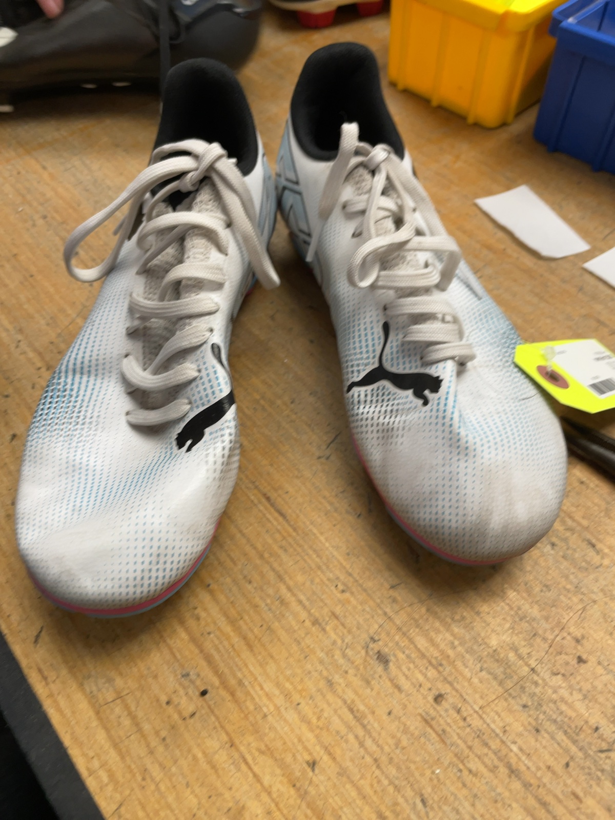 Puma Soccer Cleats Size 4 White/Blue
