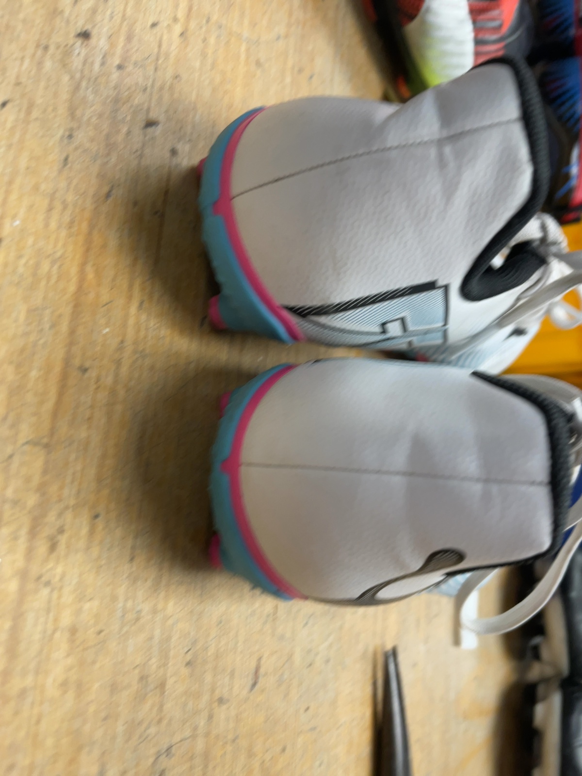 Puma Soccer Cleats Size 4 White/Blue