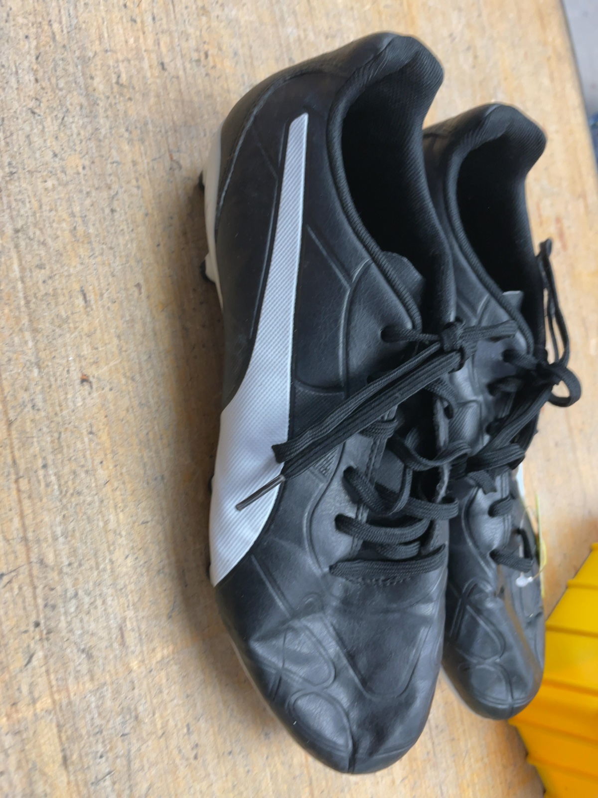 Puma Soccer Cleats Size 9 Black/White