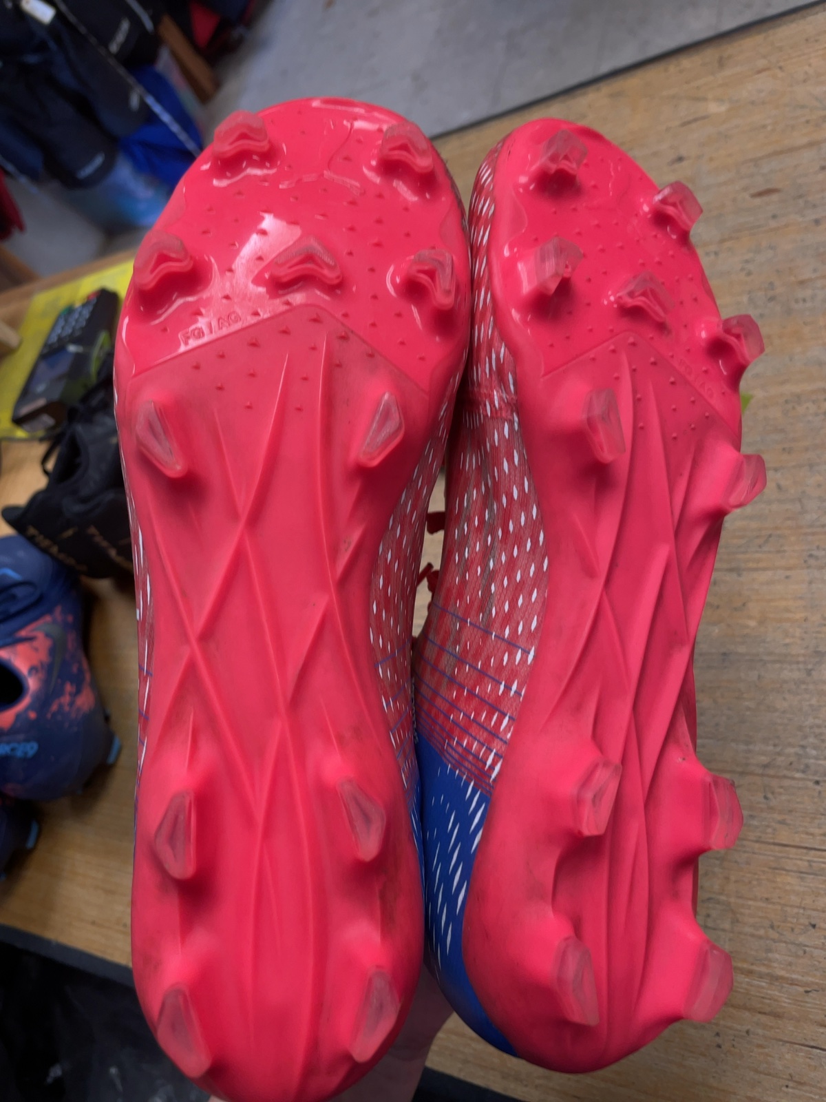Puma Ultra Size 7.5 Soccer Cleats Pink/Blue
