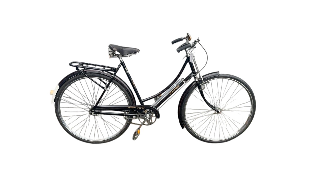 Raleigh Cruiser Bike Tourist Black Good Condition 28"
An absolute classic!!!! Those who know know - image 1