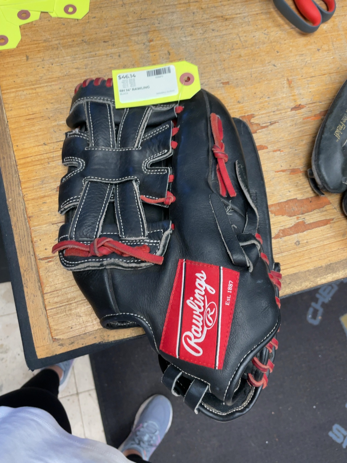 Rawlings 14" Right-Hand Throw Baseball Glove - Black/Red