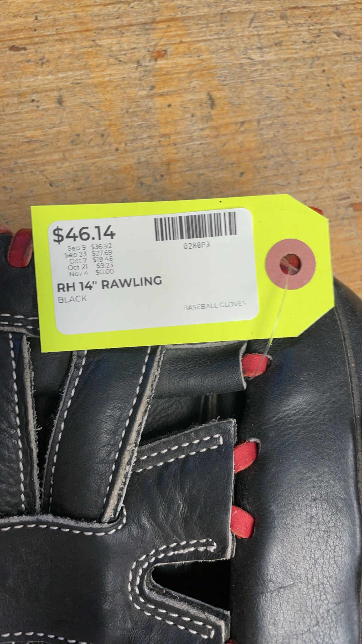 Rawlings 14" Right-Hand Throw Baseball Glove - Black/Red