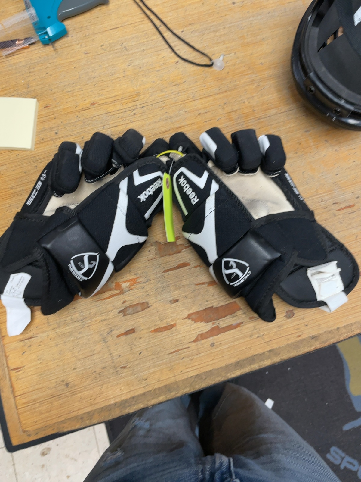 Reebok 13" Hockey Gloves - Black/White