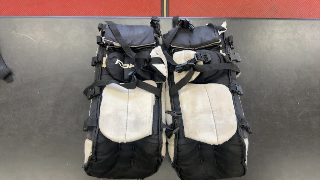 Reebok Goalie Leg Pads 2K Youth Used 22"