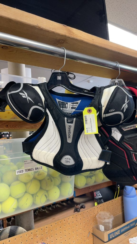Reebok KFS 3K Youth Medium Hockey Shoulder Pads