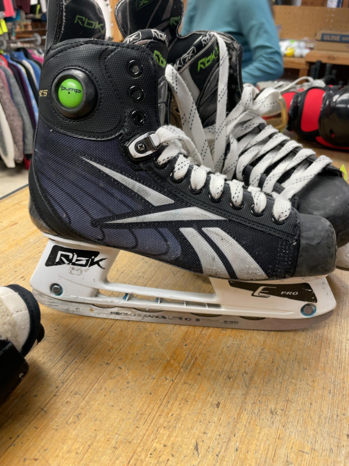 Reebok RBK 7K Pump Size 8 Hockey Skates