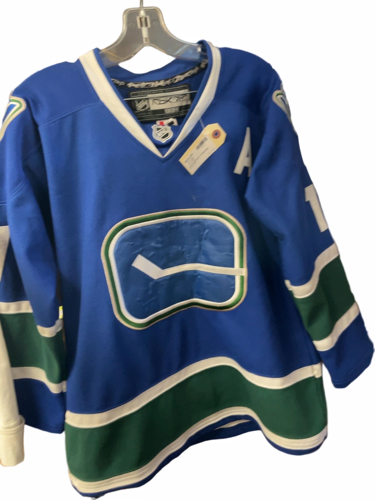 Reebok Ryan Kesler #17 Vancouver Canucks Hockey Jersey Size Medium - image 1