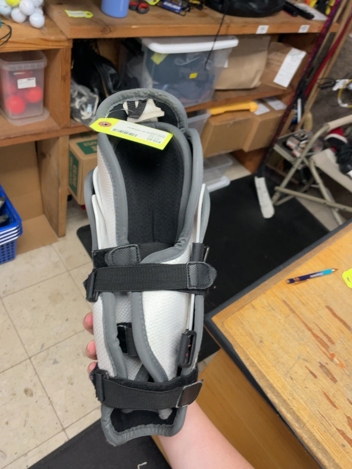 Reebok SC3 Hockey Shin Pads - Size Large 10"