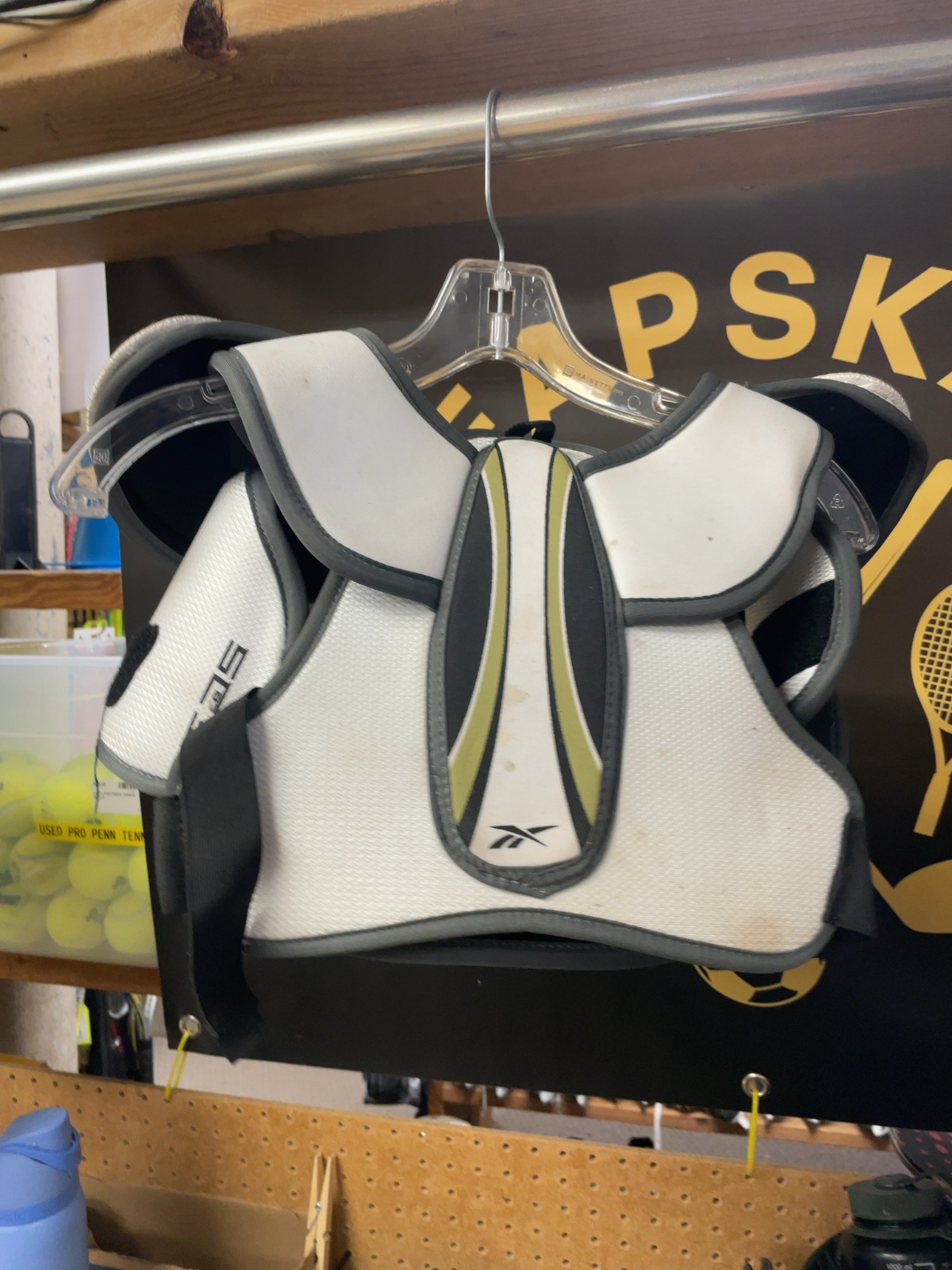 Reebok SC3 Junior Small/Medium Hockey Shoulder Pads