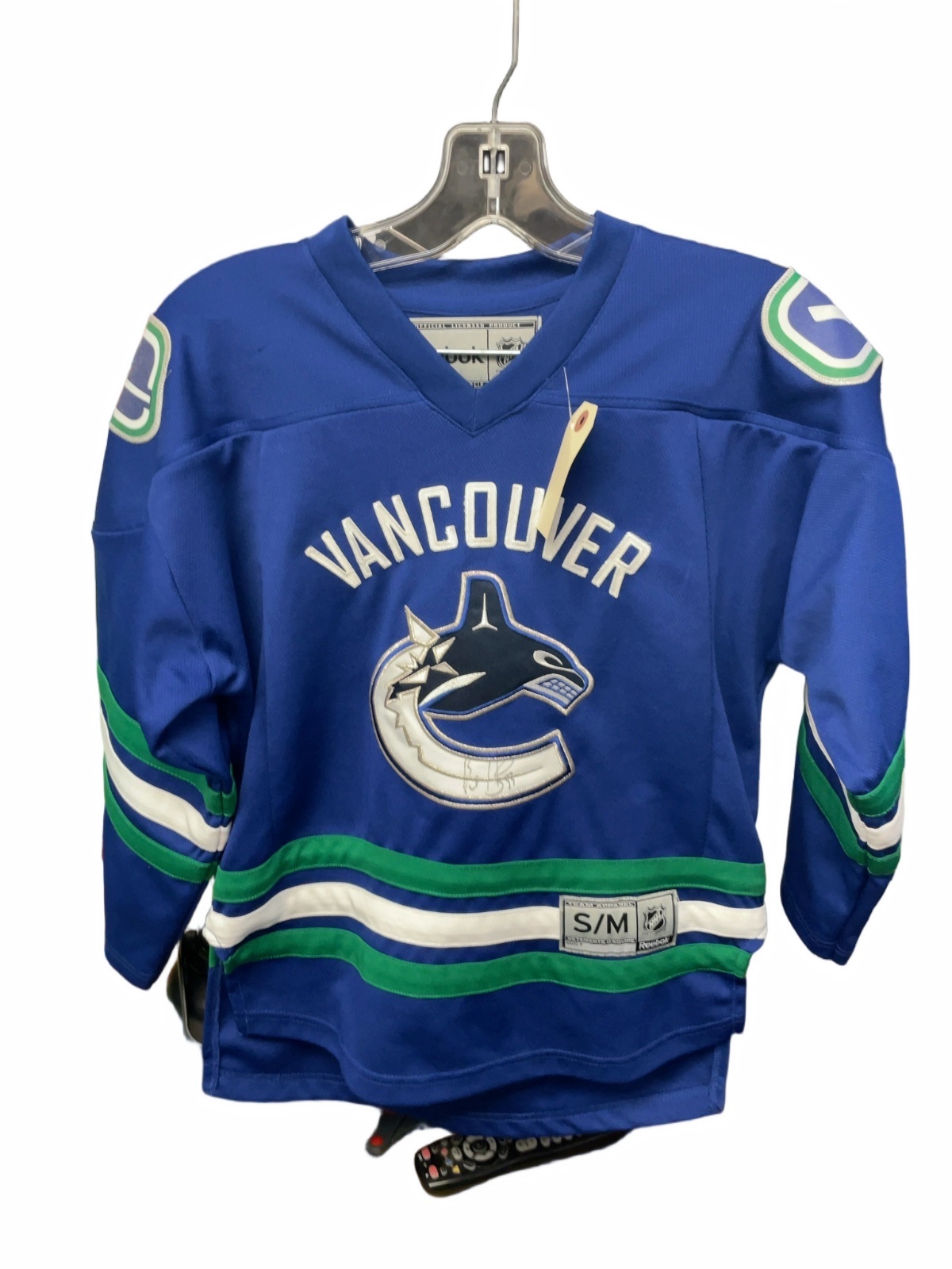 Reebok Vancouver Canucks Youth S/M Signed Hockey Jersey - image 1