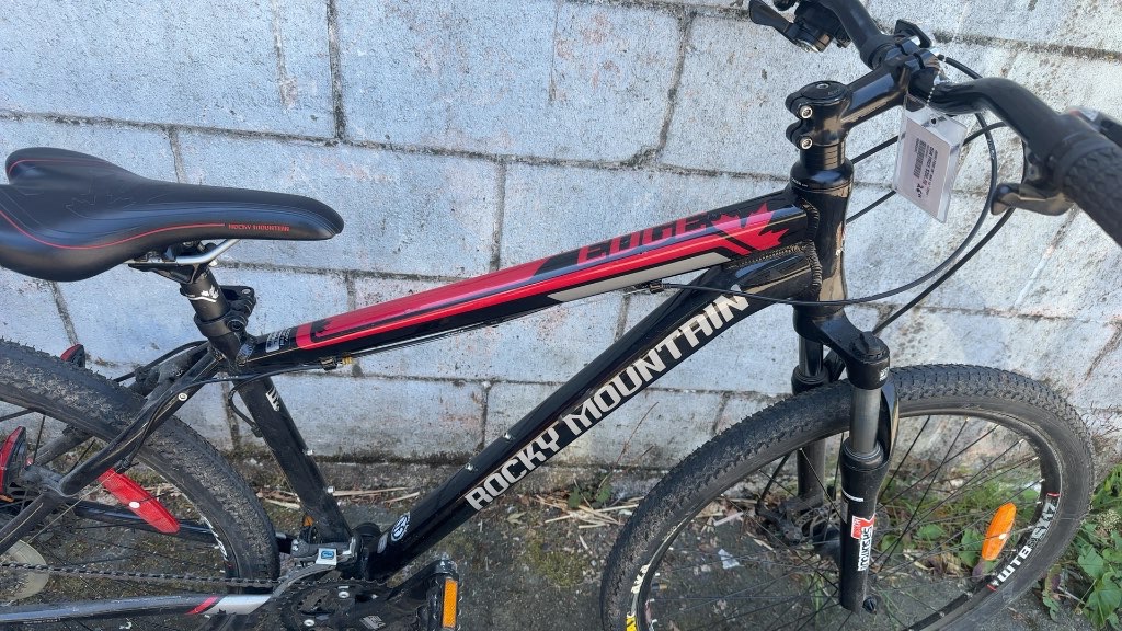 Rocky Mountain Edge Mountain Bike Black/Red 15" Frame 26" Wheels Good Condition