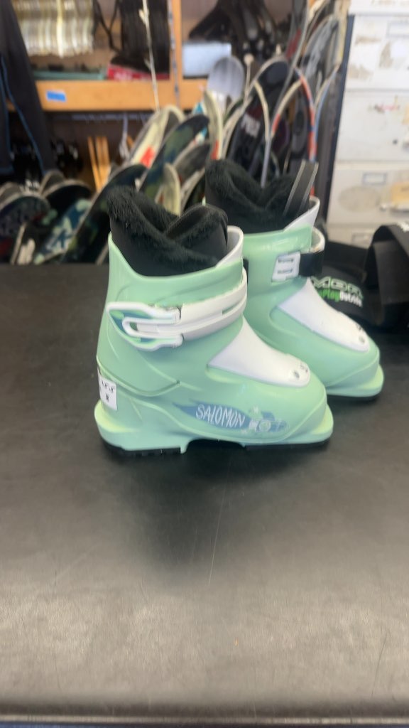 Salomon Junior Ski Boots Mint Green Used Size 15.5