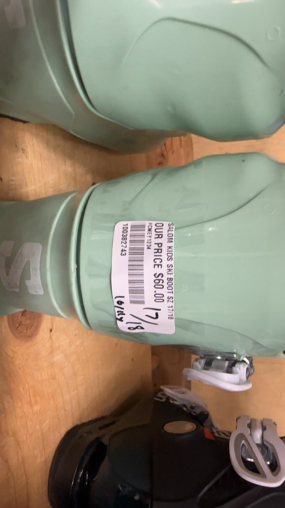 Salomon Kids Ski Boots Mint Green Used Size 17/18