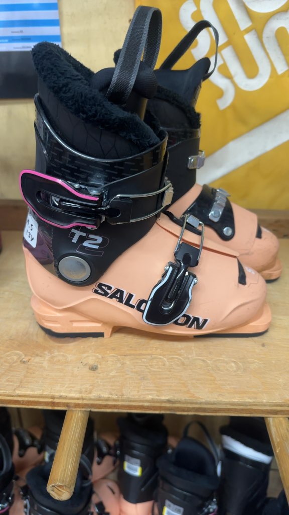 Salomon T2 Kids Ski Boots Peach/Black Used Size 19.5
