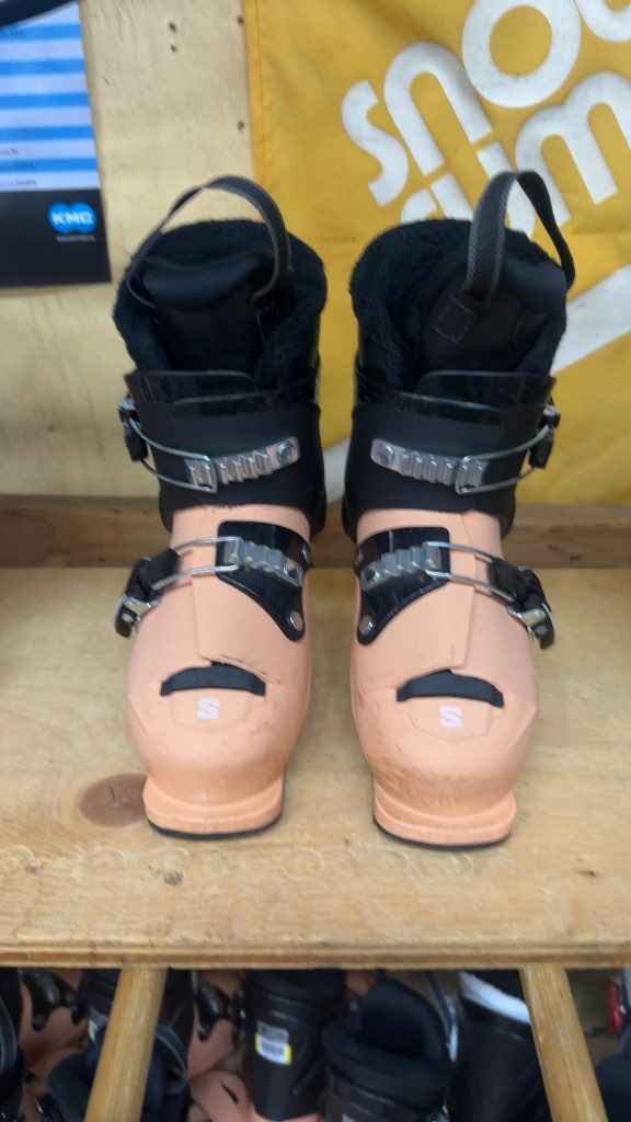 Salomon T2 Kids Ski Boots Peach/Black Used Size 19.5