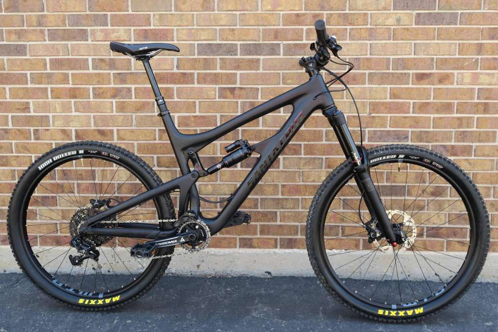 Santa Cruz Mountain Bike Bronson Carbon Excellent Condition