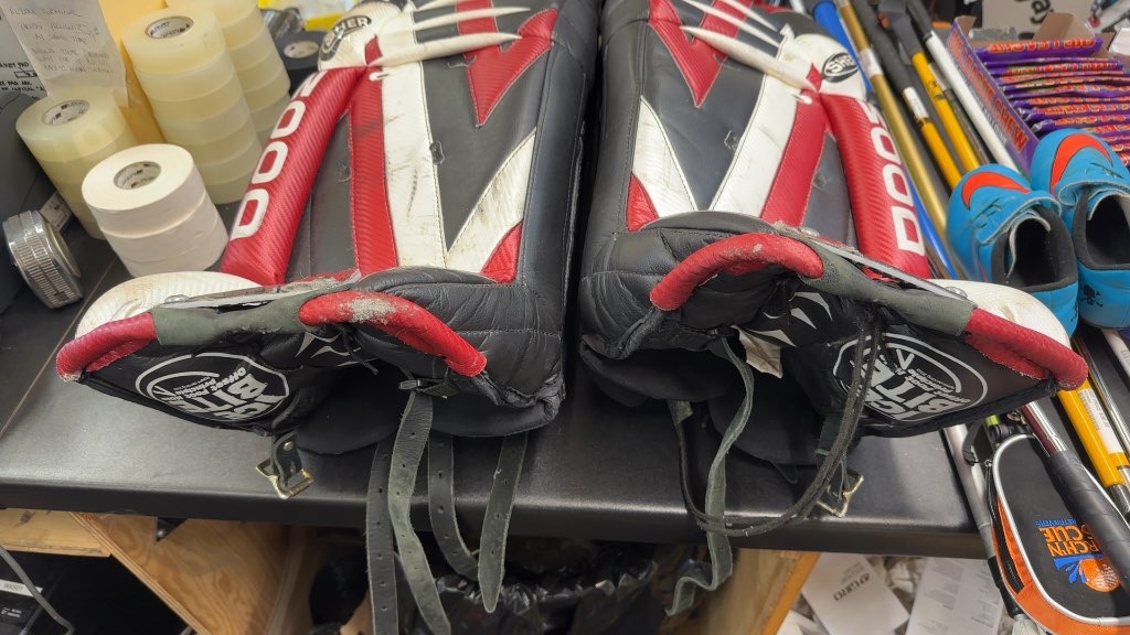 Sher-Wood Goalie Pads 3000 Red/Black/White Used 28"