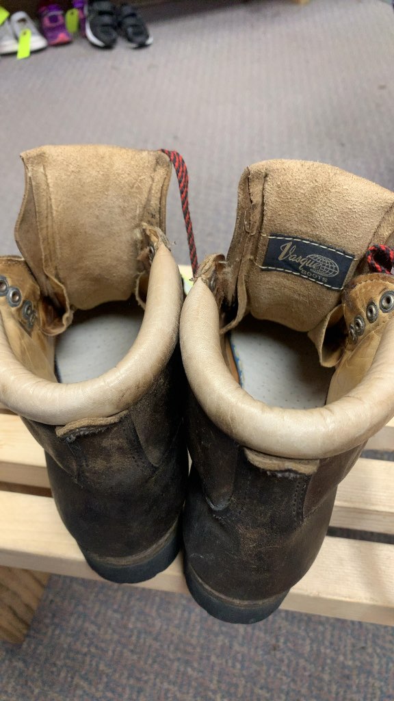 Size 7.5 *Narrow* Vasque Italian Vibram Leather Hiking Boots