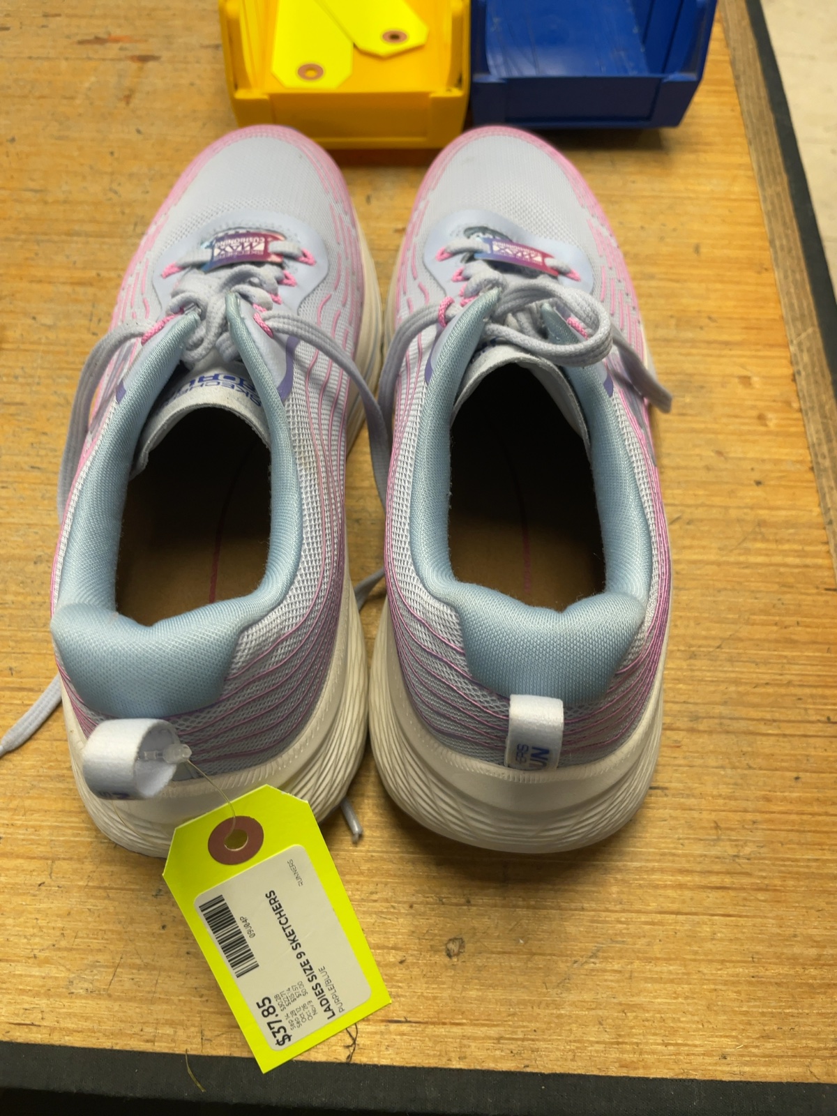 Skechers Max Cushioning Size 9 Ladies Running Shoes
