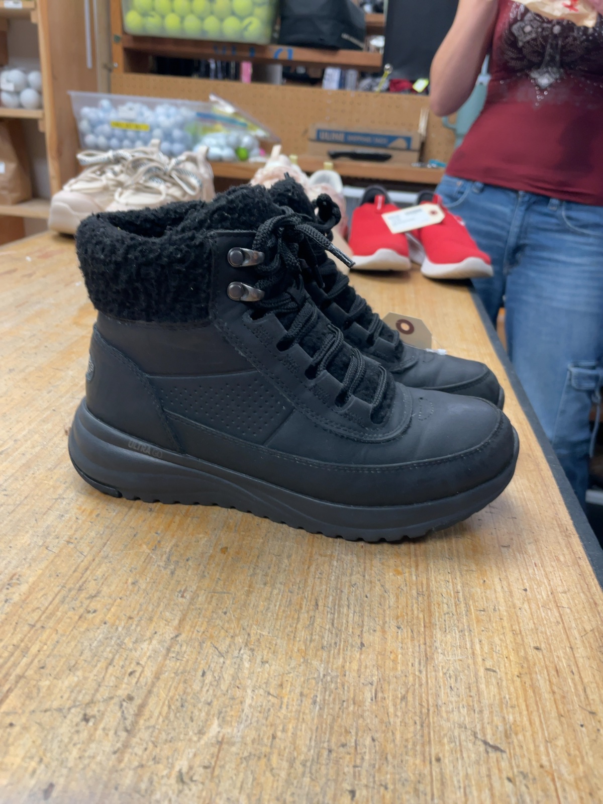 Skechers On-the-GO Joy Size 6 Waterproof Winter Boots
