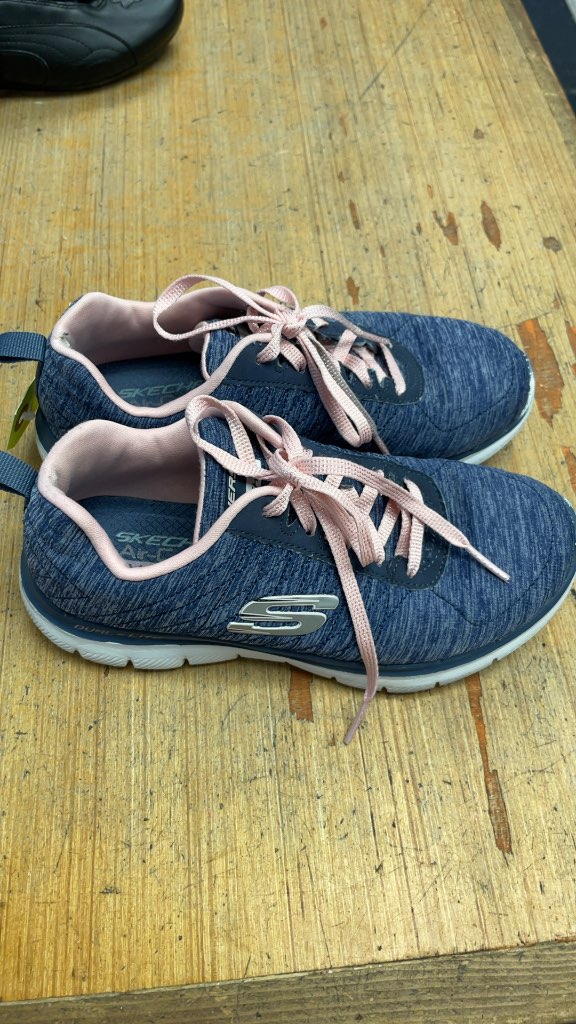 Skechers Size 5 Pink/Blue Runners