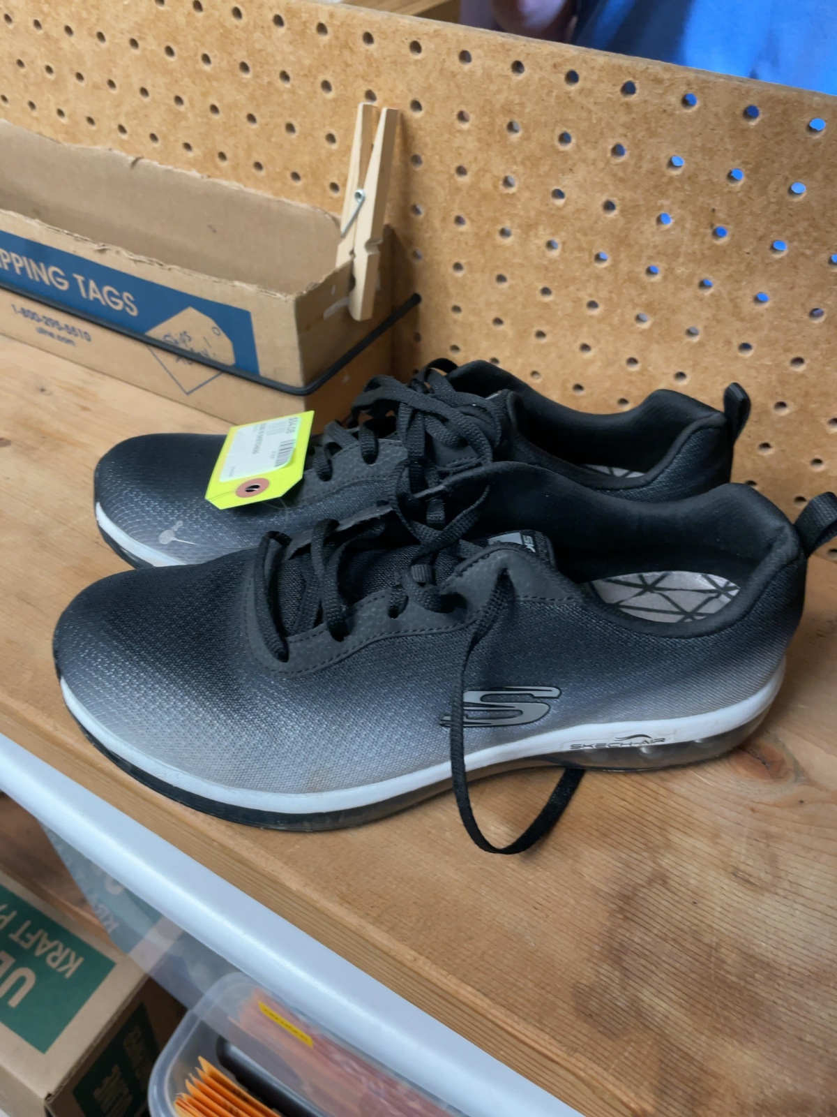 Skechers Skech-Air Size 10 Black Runners