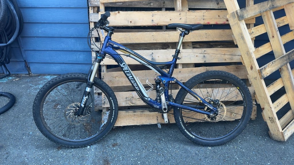 Specialized Enduro Full Suspension Mountain Bike - 26" Wheels