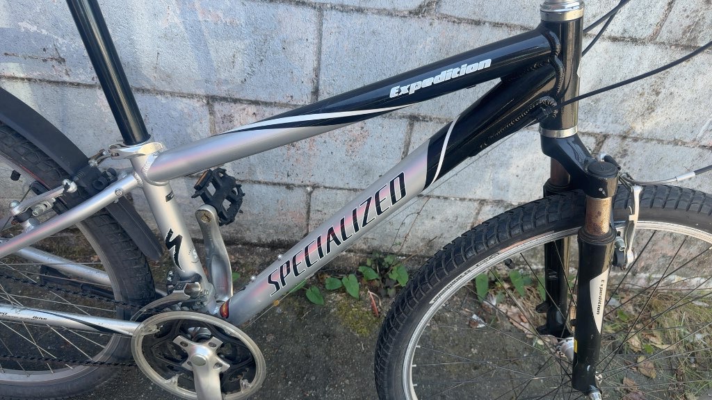 Specialized Expedition Hybrid Comfort Bike - Silver/Black