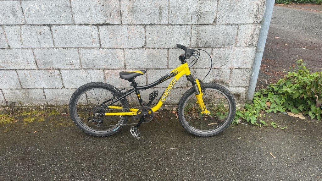 Specialized Kids Mountain Bike Hotrock 20 Yellow/Black Used 20"