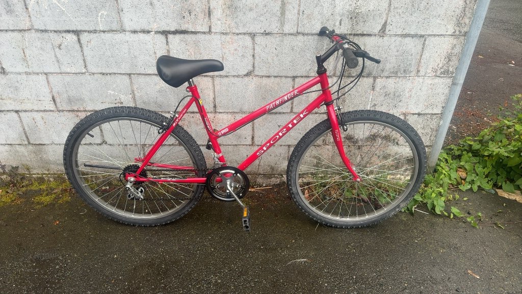 Sportek Mountain Bike Pathfinder 10 Speed Used 26"