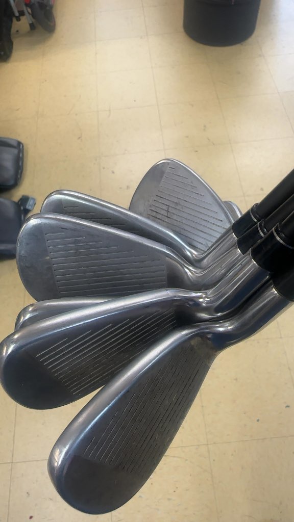 TaylorMade RAC OS Iron Set Used 3-9 Irons
UG65 flex R shafts