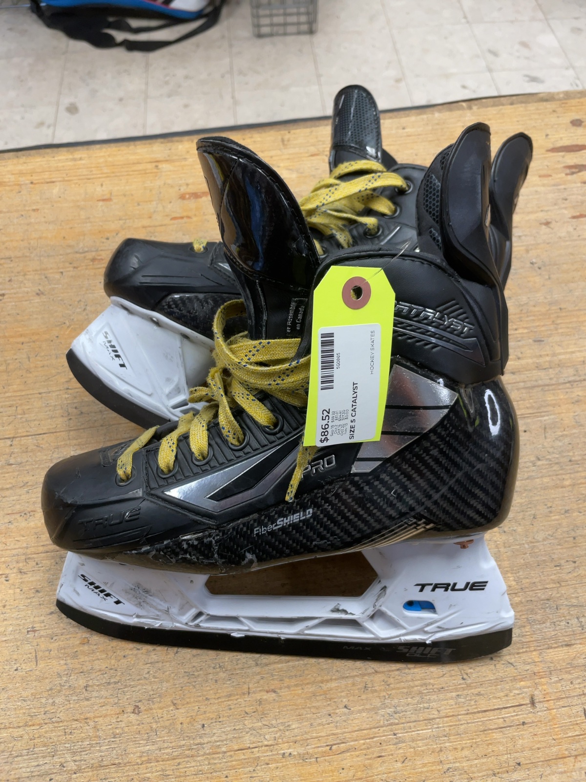 True Catalyst Size 5 Hockey Skates