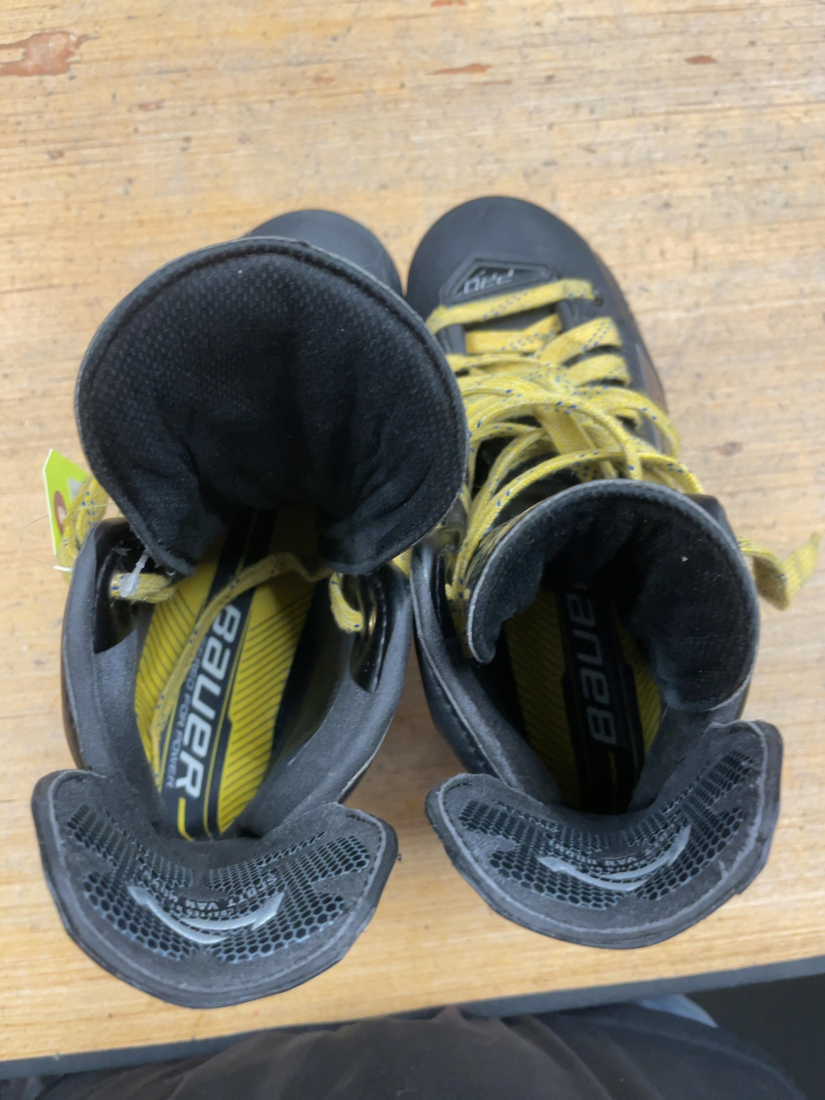 True Catalyst Size 5 Hockey Skates