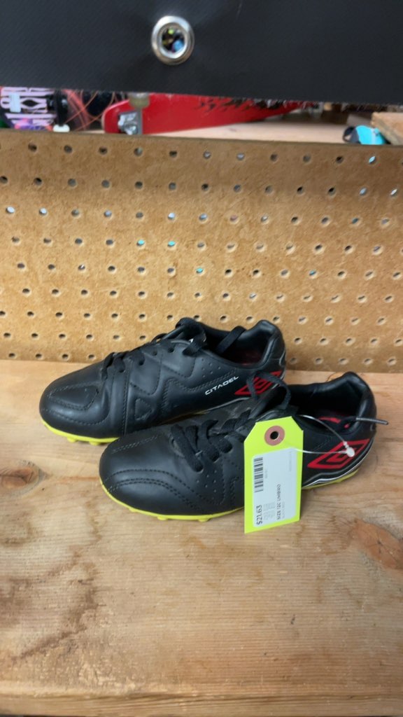 Umbro Citadel Soccer Cleats - Size 12C