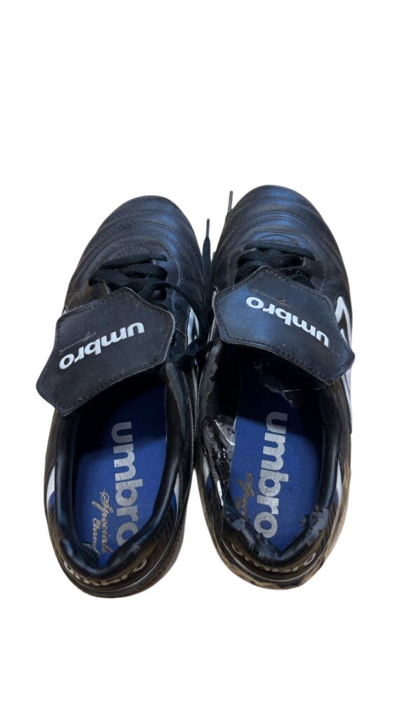 Umbro Soccer Cleats Speciali Black Used Size 5.5 - image 1