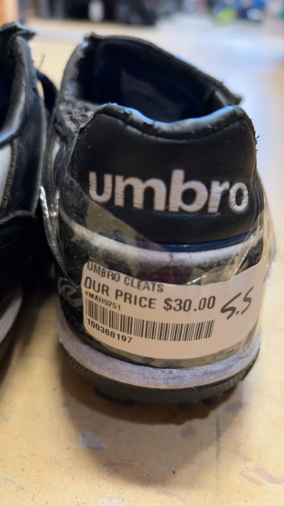 Umbro Soccer Cleats Speciali Black Used Size 5.5