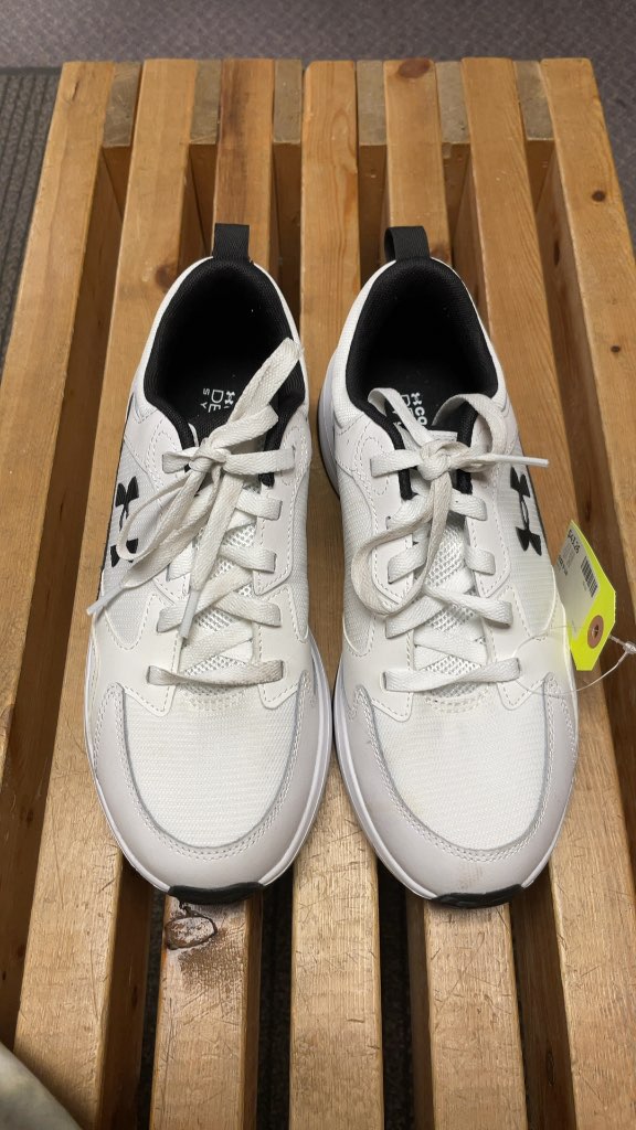 Under Armour Charged Runners - White - Size 9