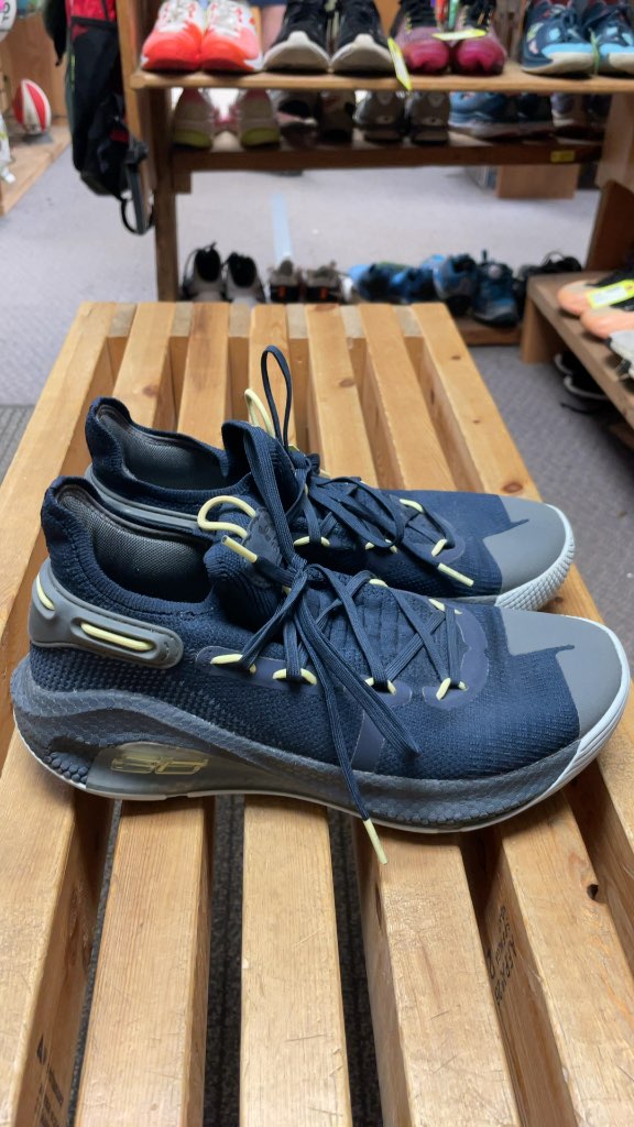 Under Armour Curry 6 Basketball Shoes - Size 8.5