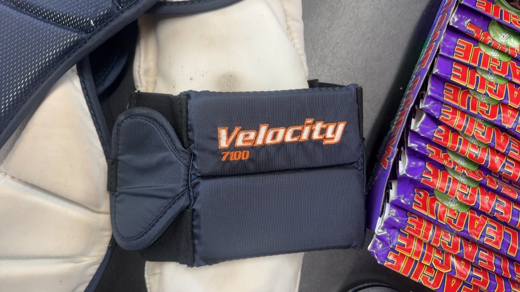 Vaughn Velocity 7100 Junior Goalie Chest and Arm Protector - Used - M/L