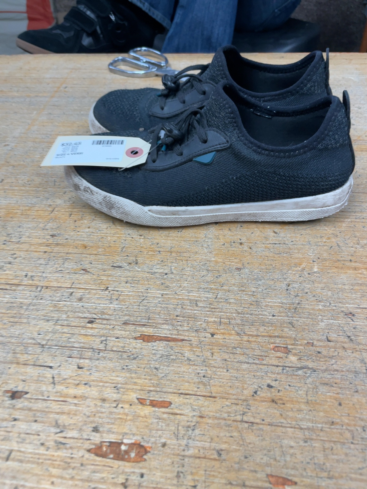 Vessi Weekend Size 4 Black Sneakers