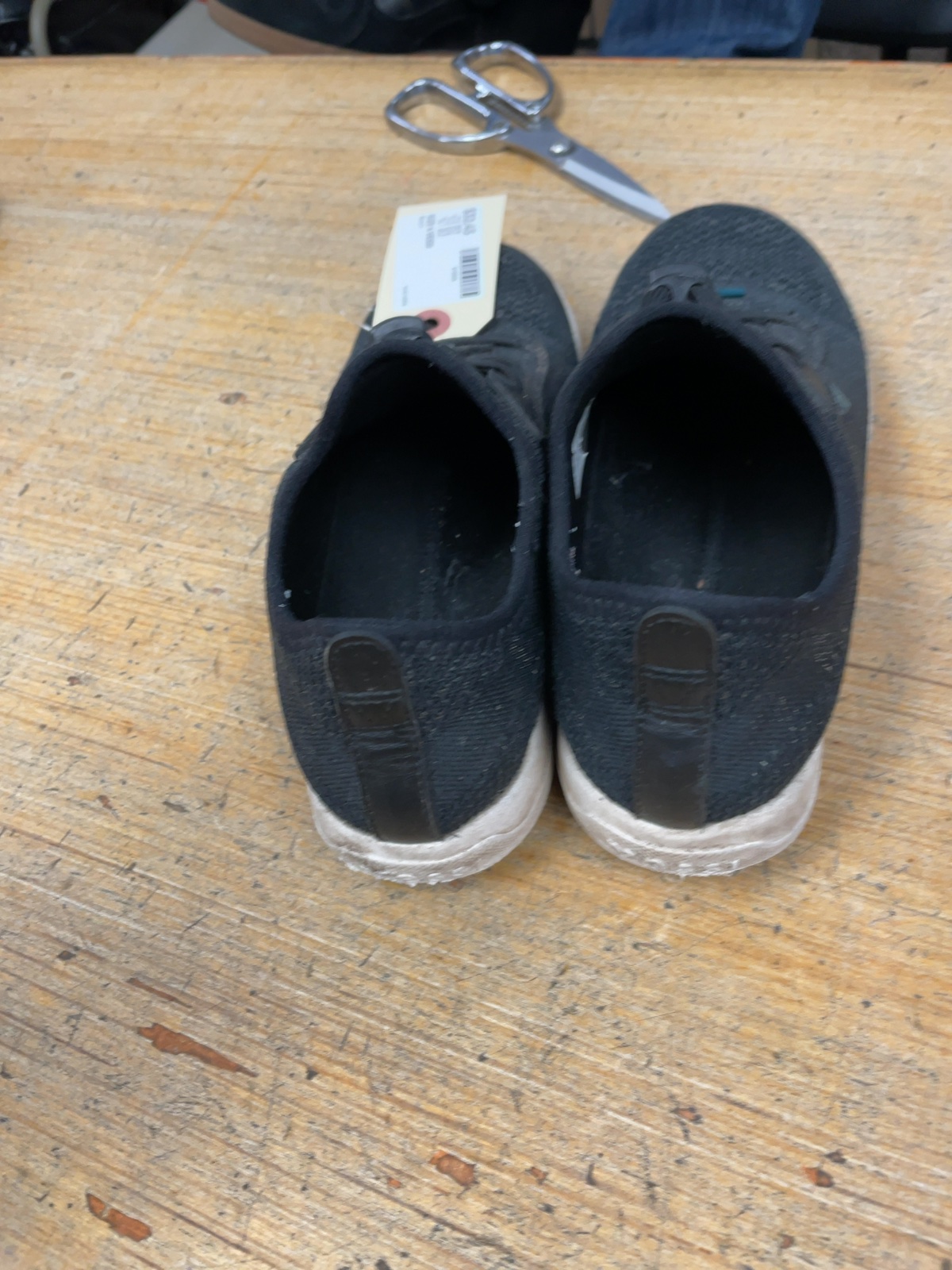 Vessi Weekend Size 4 Black Sneakers